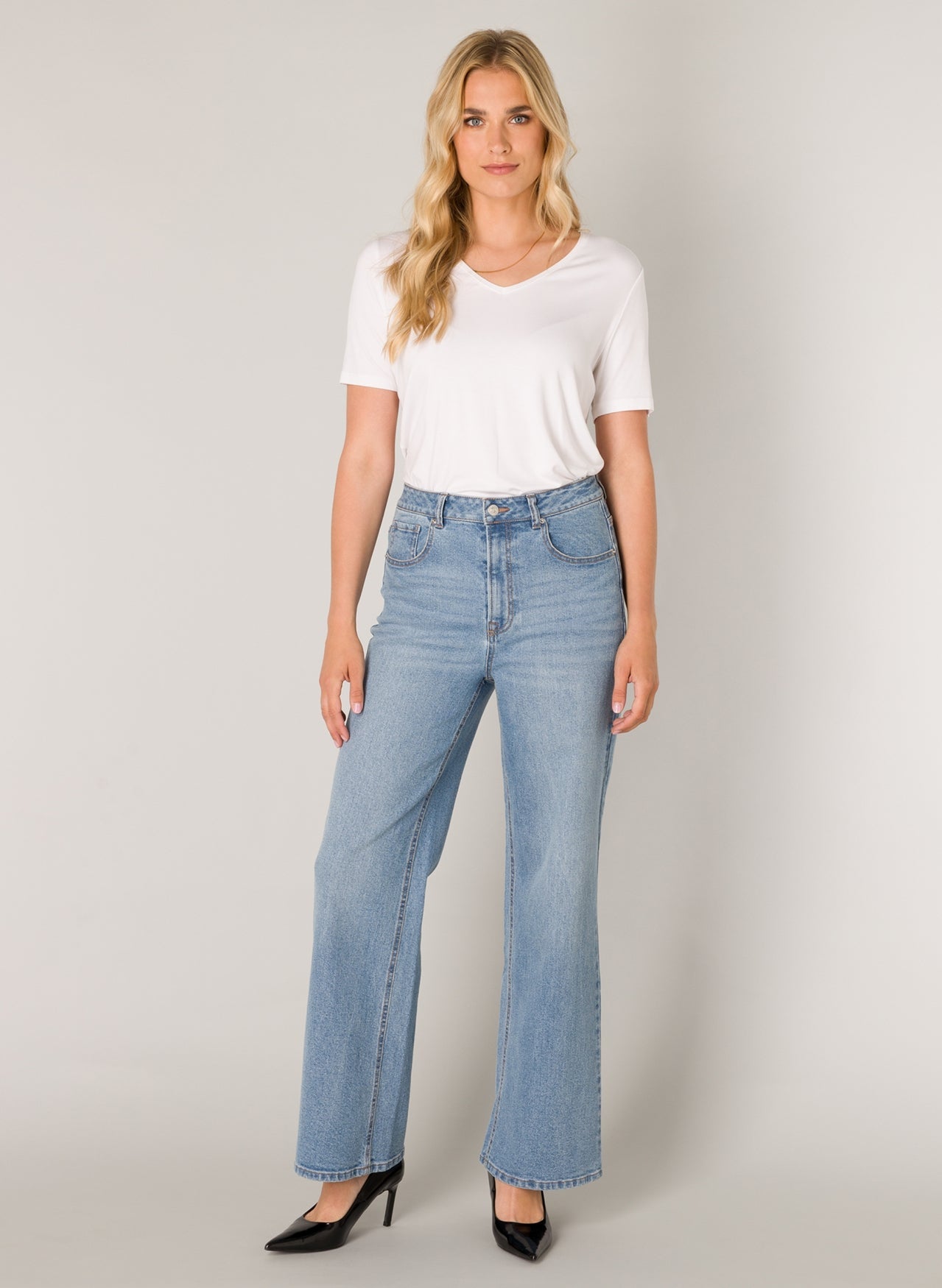 Easy Fit High-Waist Jeans