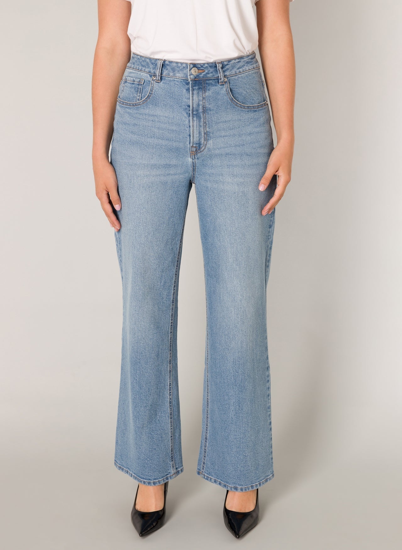 Easy Fit High-Waist Jeans