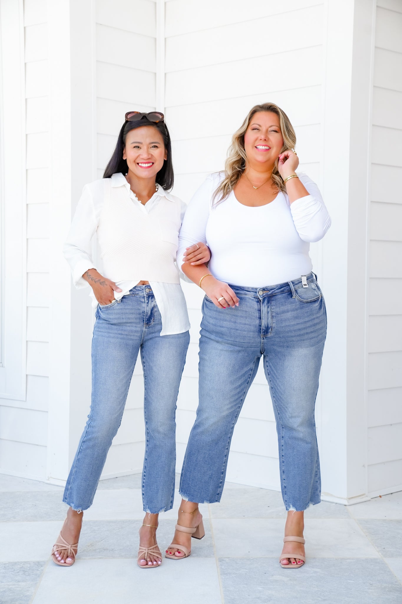 Modern Mid-Rise Distressed Hem Jeans