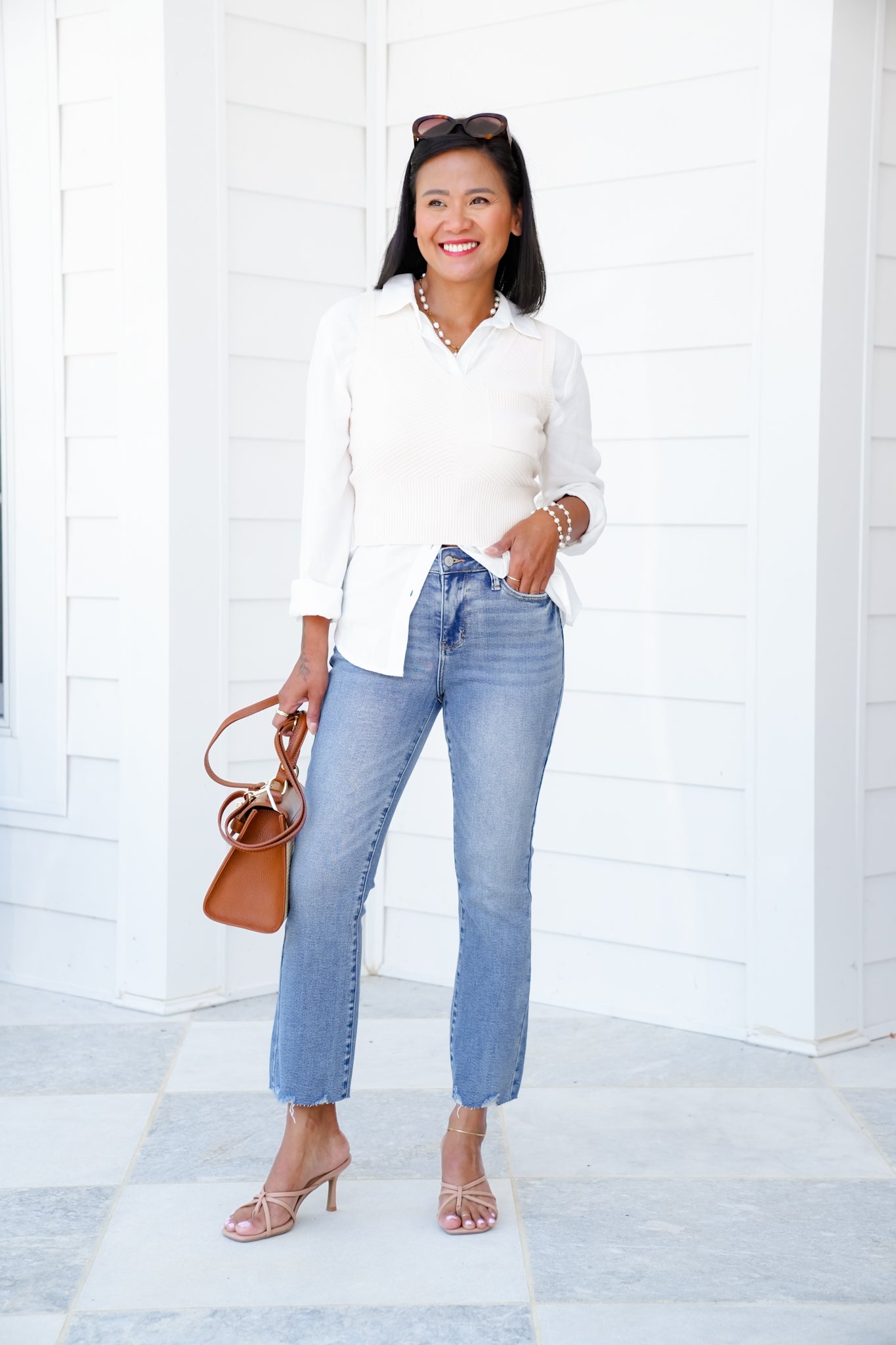 Modern Mid-Rise Distressed Hem Jeans