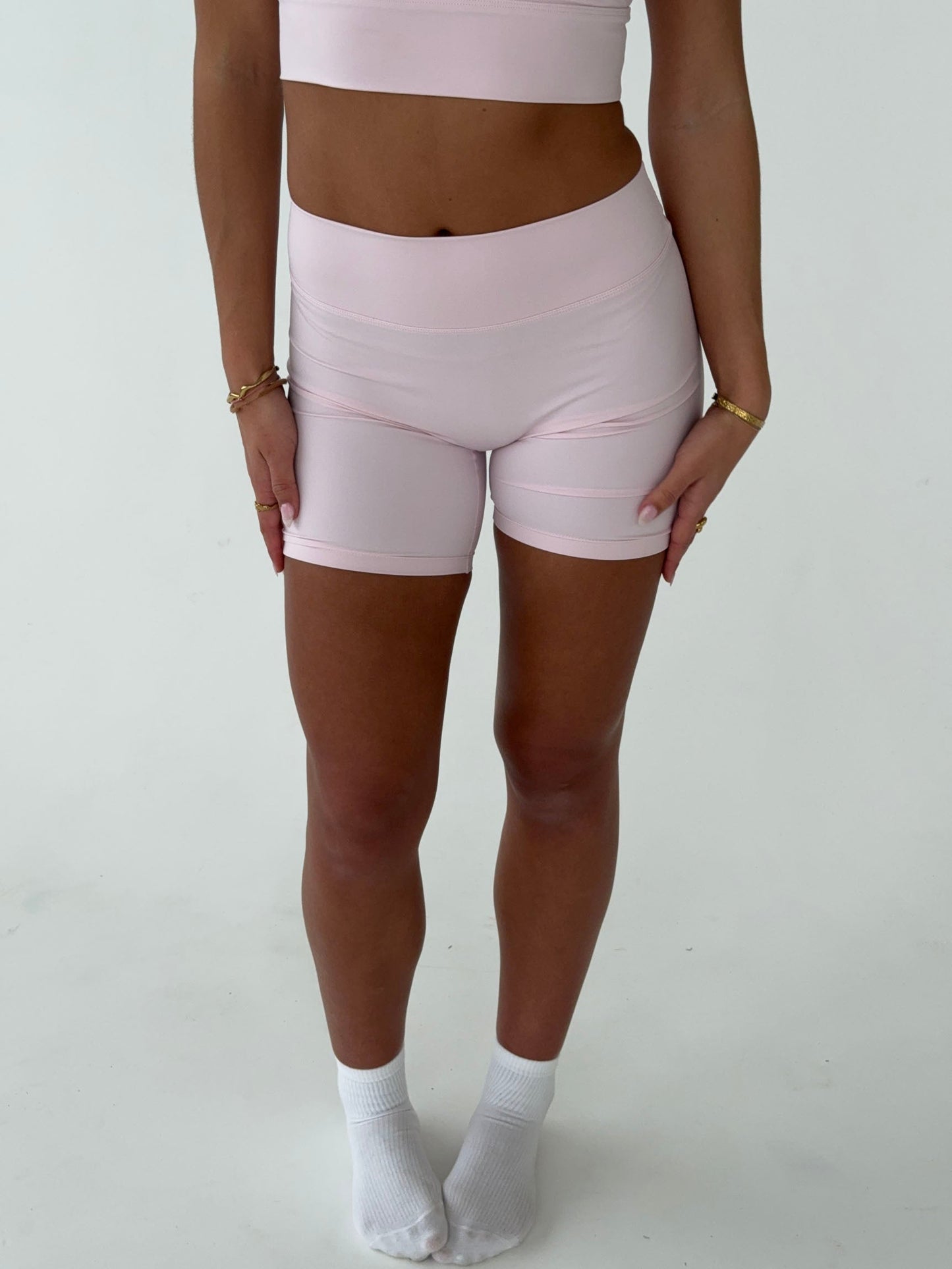 Sculpting High-Waist Seamless Shorts